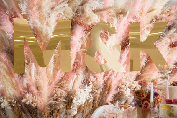 Actual product image Partydeco Mirror letter "E", gold, 40x60 cm (1 pkt / 1 pc.)