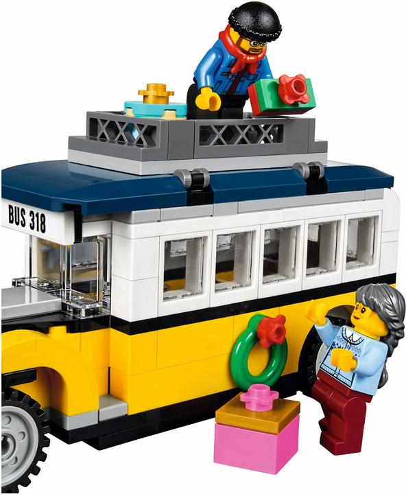 Produktbild LEGO Winterlicher Bahnhof (10259, LEGO Creator Expert)