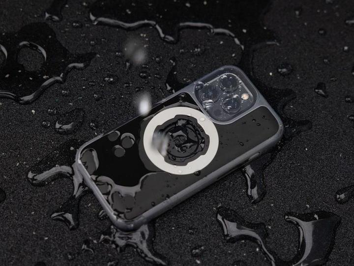 Actual product image Quad Lock MAG Poncho (Apple iPhone 13)