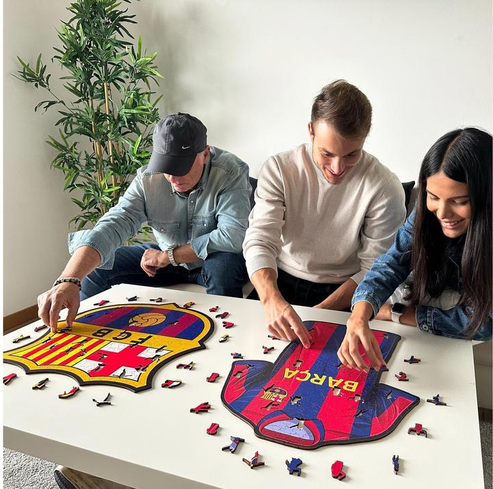 Actual product image Iconic FC Barcelona - Logo - Wooden Puzzle Size M (270 pieces) (270 pieces)