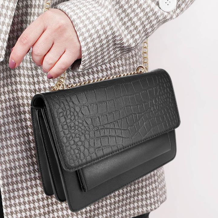 Produktbild Gallantry Schwarze Metallic-Kettenhandtasche