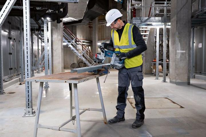 Produktbild Bosch Professional Akku-Bandsäge GCB 18V-127