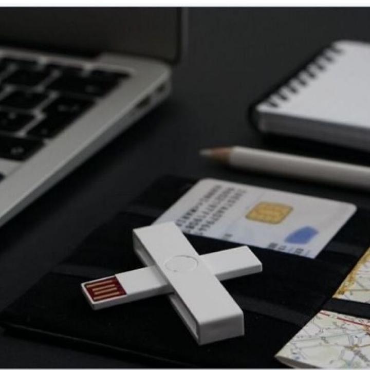 Image du produit Pluss Lecteur de carte à puce ID blanc (USB 2.0)