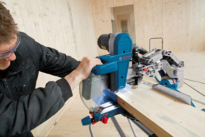 Immagine prodotto Bosch Professional Sega a gattuccio GCM 12 GDL, Legno