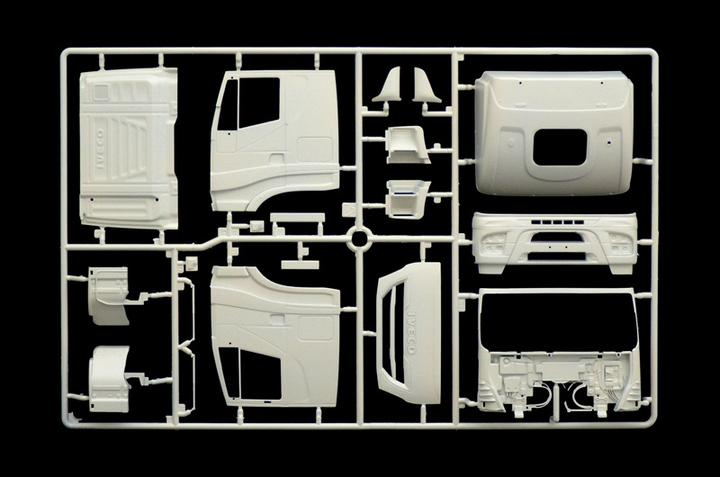 Actual product image Italeri IVECO E5 Hi-Way Abarth