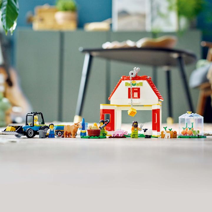 Actual product image LEGO Farm with animals (60346, LEGO City)