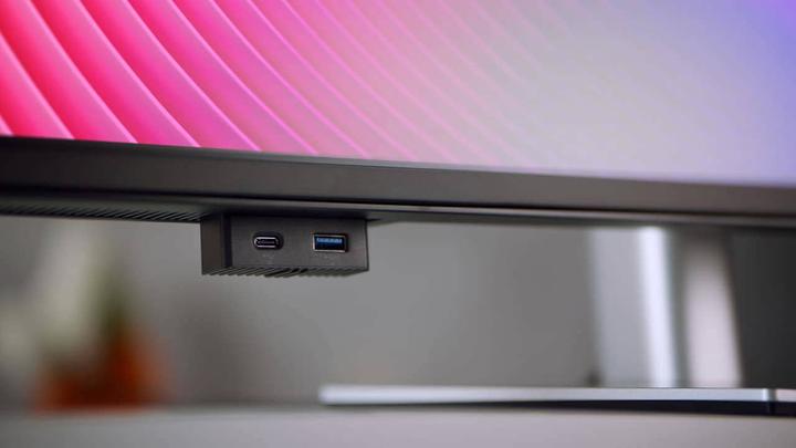 Actual product image Dell UltraSharp U4323QE (3840 x 2160 Pixels, 43")