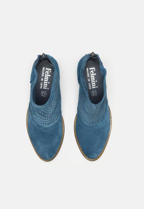Produktbild Felmini Die Felmini-Stiefelette aus weichem Leder, besticht durch ihr schönes Stanzmuster. Diese Stiefelette (42)