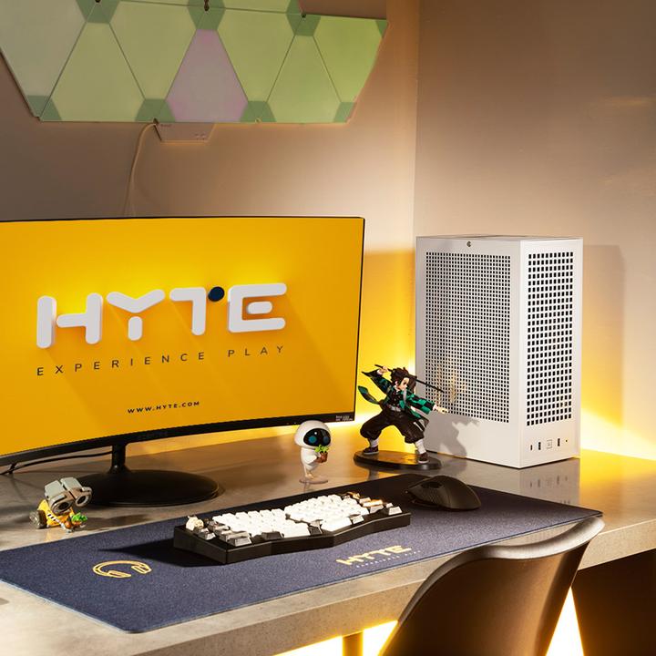 Actual product image Hyte Revolt 3 (ITX)