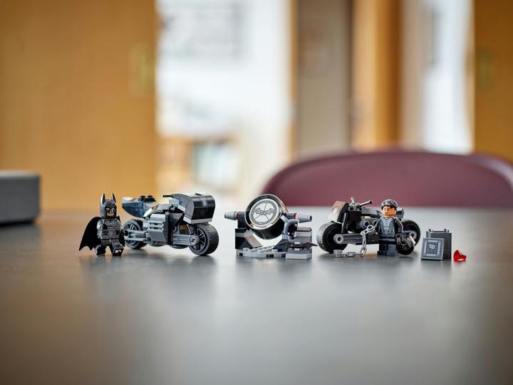 Actual product image LEGO Batman and Selina Kyle: chase on the motorcycle (76179, LEGO DC)