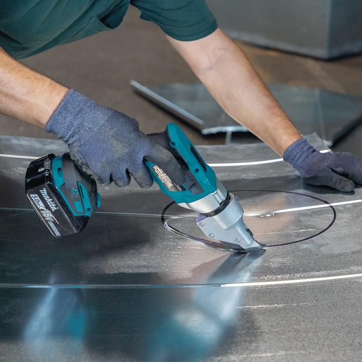 Image du produit Makita Cisaille à trois couteaux - découpe de formes 18V
