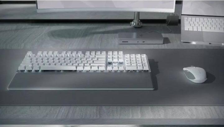 Actual product image Razer Pro Type Ultra (US, Wireless, Cable)