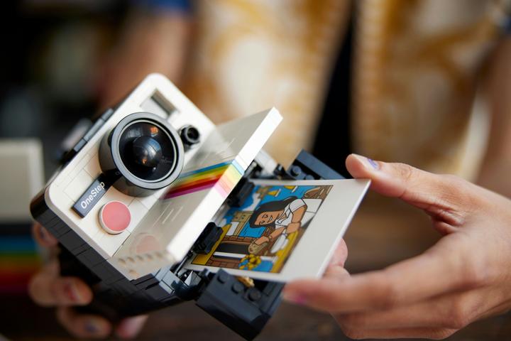 Produktbild LEGO Polaroid OneStep SX-70 Sofortbildkamera (21345, LEGO Ideas)