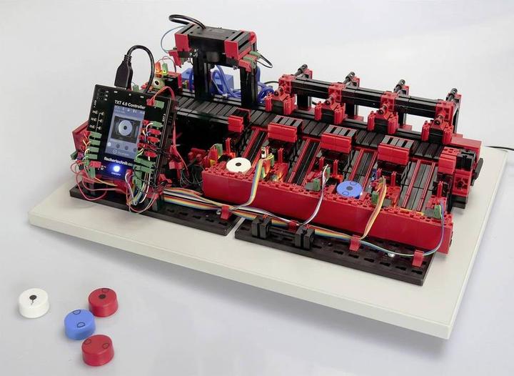 Immagine prodotto Fischertechnik Garanzia di qualità con modello di simulazione AI Dispositivo finito 9 V