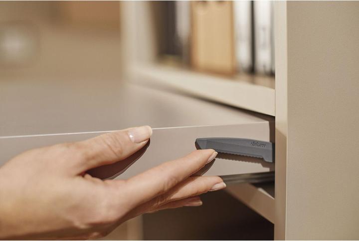Actual product image Blum MOVENTO / TANDEM tray locking device