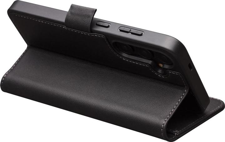 Produktbild QiAlino Hülle Flip matt mit magnetischem Verschluss Mattschwarz (Samsung Galaxy S24+)