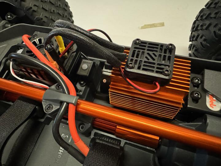 Produktbild DF-Models Z-10 Competition Truggy Brushless (RTR Ready-to-Run)