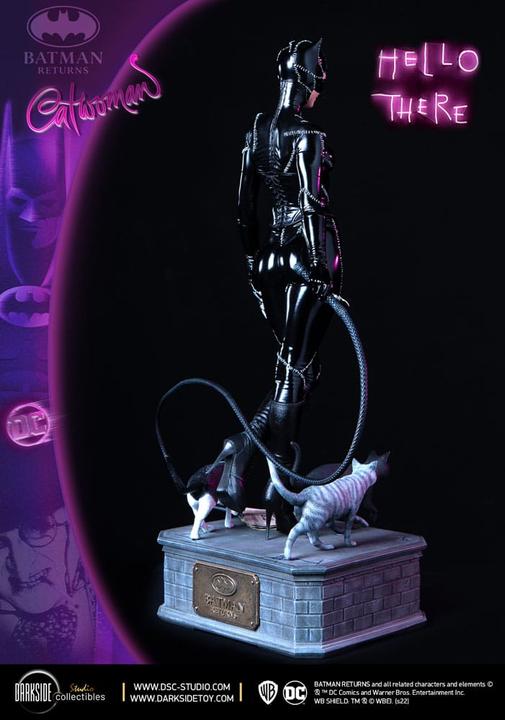 Actual product image Sideshow DC Comics diorama Batman & Catwoman 51 cm