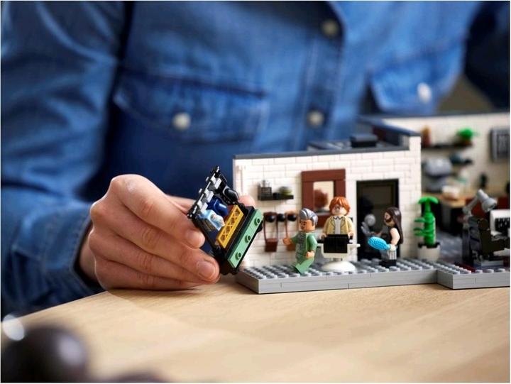 Actual product image LEGO Qeer Eye- The Loft of the Fab 5 (10291, LEGO Creator Expert, LEGO Rare Sets)