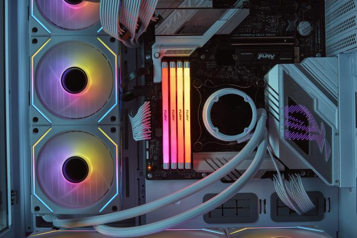Actual product image Kingston D5 16GB 6000-32 Renegade RGB wh KFY XMP (1 x 16GB, 6 MHz, DDR5 RAM, DIMM)