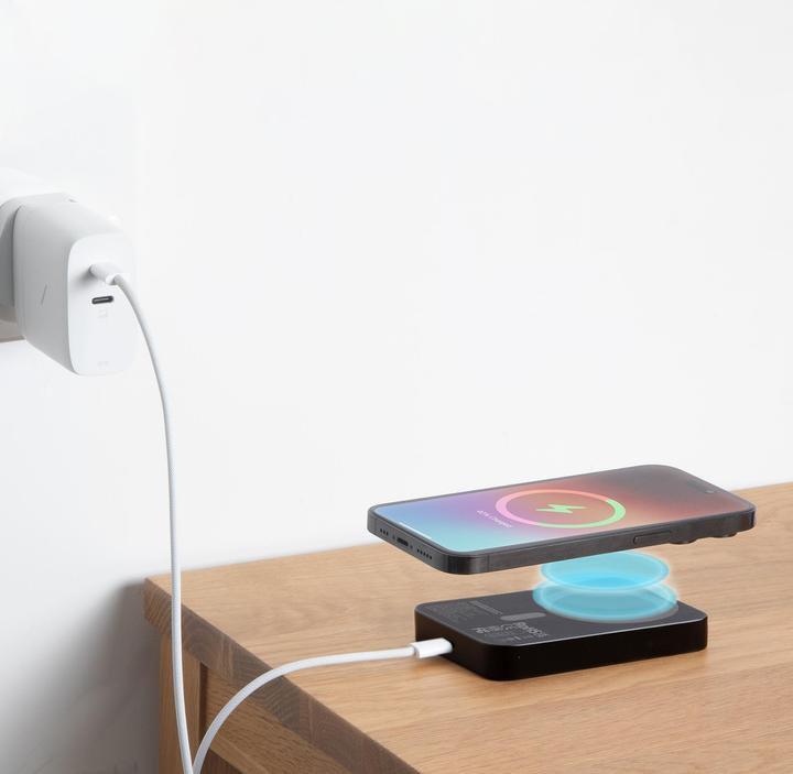 Actual product image Native Union ReClassic Magsafe Power Bank (10000 mAh, 15 W)