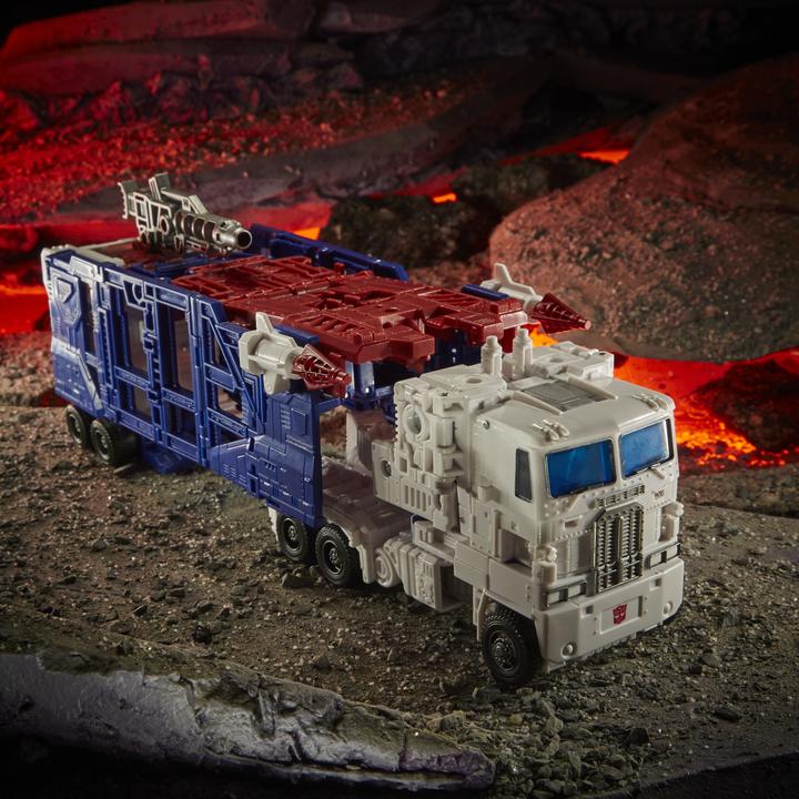 Actual product image Hasbro Transformers Toys Generations War for Cybertron: Kingdom Leader WFC-K20 Ultra Magnus