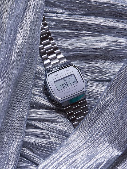Actual product image Casio Retro Vintage - A168WEM-7EF (Digital watch, 34 mm)