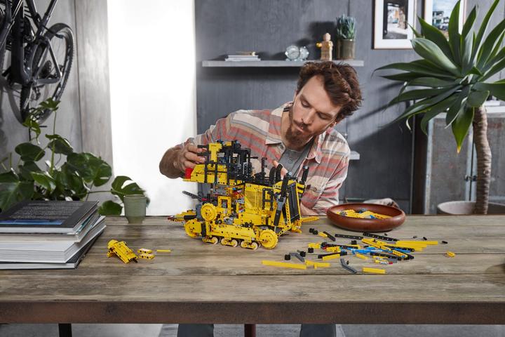 Image du produit LEGO Bulldozer D11 Cat (42131, LEGO Technic)