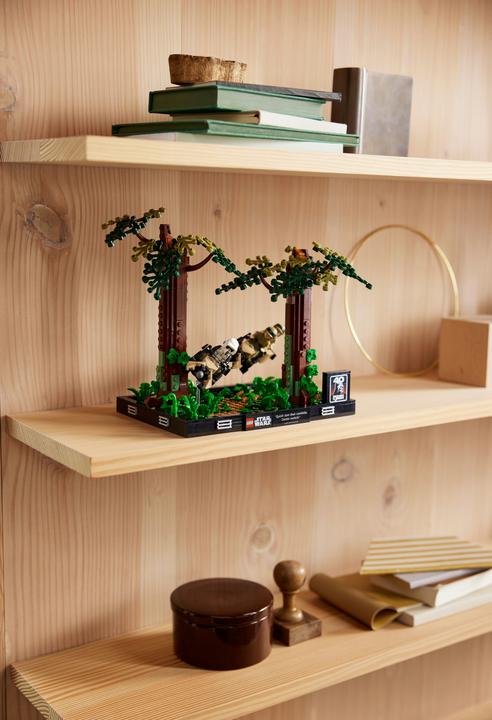 Actual product image LEGO Chase on Endor - Diorama (75353, LEGO Star Wars)