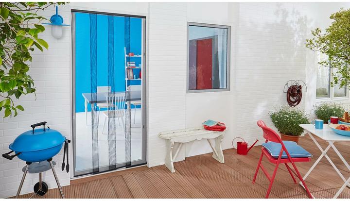 Produktbild tesa Insektenschutz STANDARD Lamellentür, Vorhang mit Klettverschluss, ohne Bohren (120 x 250 cm)