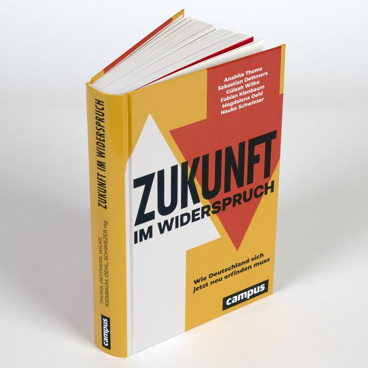Actual product image Zukunft im Widerspruch (German, Gülsah Wilke, Hauke Schwiezer, Magdalena Oehl, Fabian Kienbaum, Sebastian Dettmers, Anahita Thoms, 2024)