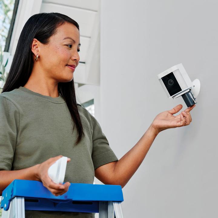Image du produit Ring Spotlight Cam Plus (1920 x 1080 Pixels)