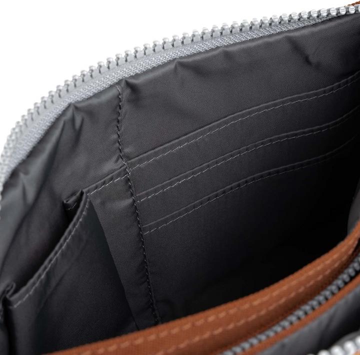 Produktbild Roka London Carnaby Crossbody XL Recycled Canvas Bran