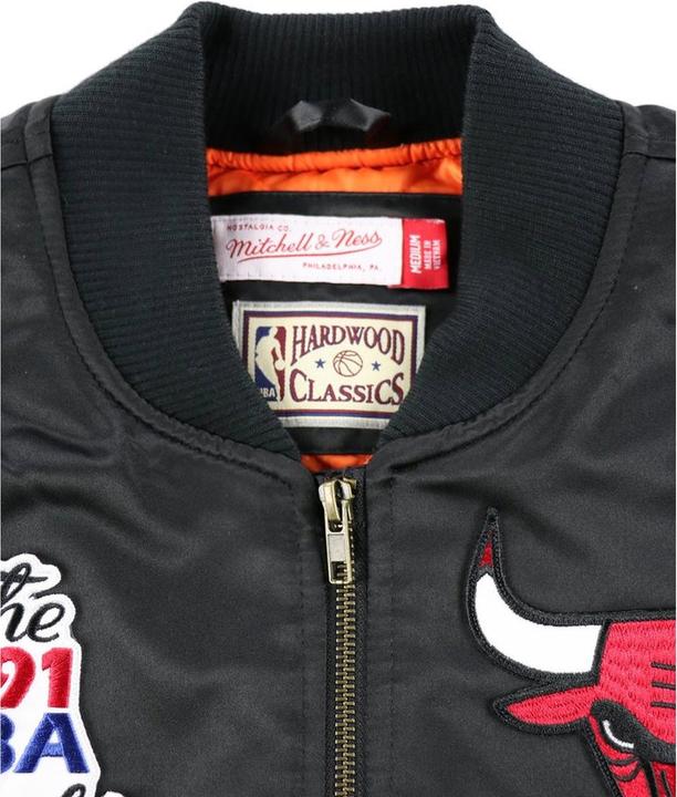 Immagine prodotto Mitchell & Ness Bomber in raso M&N - FLIGHT Chicago Bulls nero - L (L)