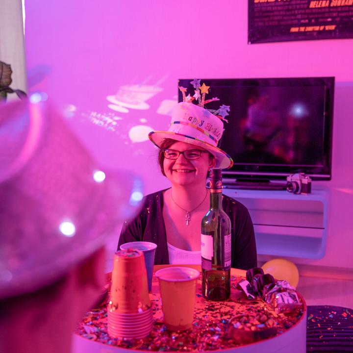 Produktbild Relaxdays Happy-Birthday Hut