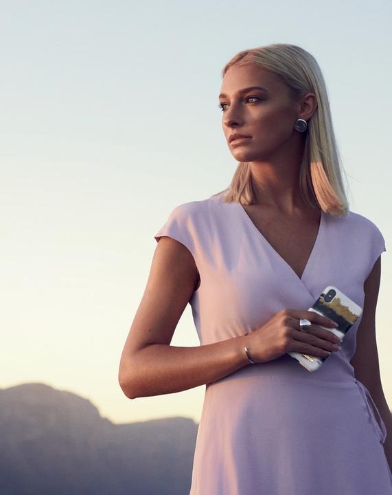 Produktbild iDeal Of Sweden Gleaming Licorice (Samsung Galaxy S10e)