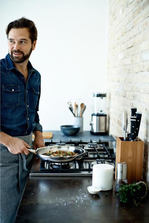 Actual product image WMF Professional Resist (28 cm, Frying pan, Aluminium, Stainless steel)