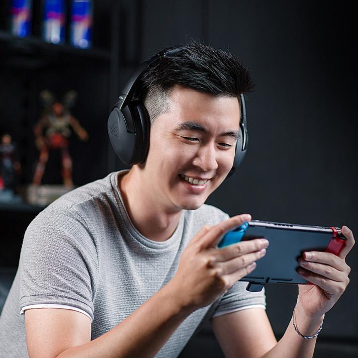 Actual product image ASUS ROG Strix Go 2.4 (Wireless)