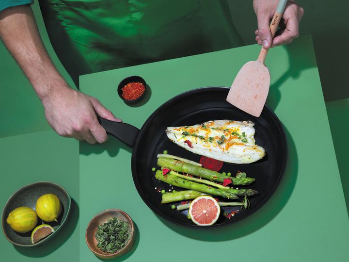 Produktbild Tefal Renew Black Keramische Koekenpan - 28 cm - Inductie (28 cm, Bratpfanne, Aluminium)