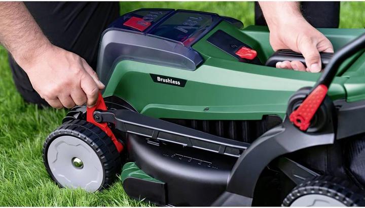 Productafbeelding Bosch Home & Garden UniversalRotak (Oplaadbare batterij)