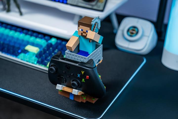 Actual product image Exquisite Gaming Cable Guys R.E.S.T - Minecraft - Steve Support pour Téléphone et Manette (PS5)