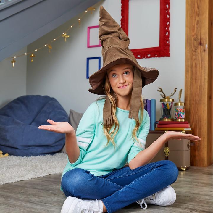 Image du produit Spin Master Wizarding World Harry Potter, Sorting Hat parlant avec 15 répliques pour jeux de rôles Harry Potter