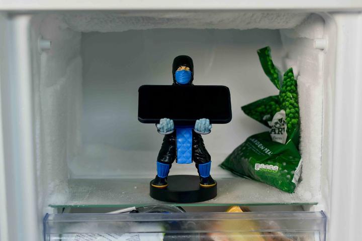 Immagine prodotto Exquisite Gaming Sub Zero Mortal Kombat - Cable Guy (PS4, PS5, Xbox One S, Switch, Xbox 360, Xbox Series X, PC, Mac)