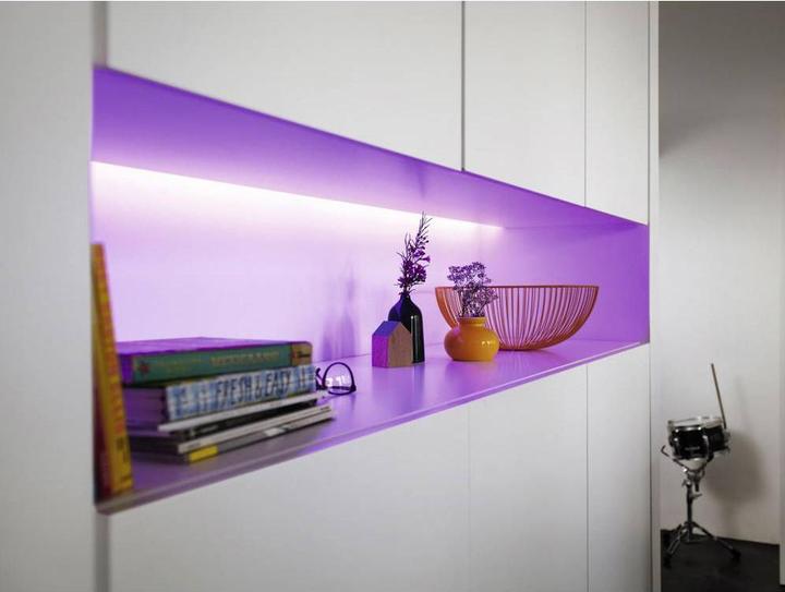 Actual product image Philips Hue Lightstrip Plus (RGBW, 200 cm, Indoor)