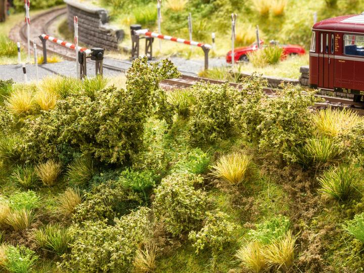 Actual product image Noch Railroad embankment growth 23102