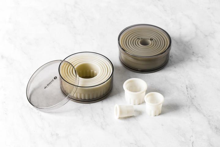 Actual product image de Buyer cookie cutter set round smooth 9 pieces Ø2-10cm H: 5cm
