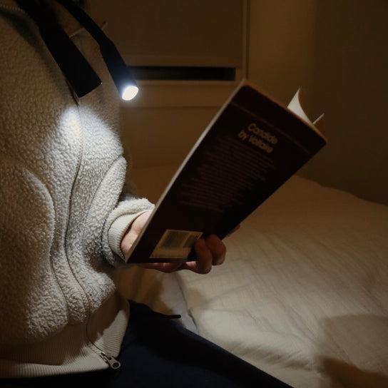 Actual product image Kikkerland Hands-Free Book Light