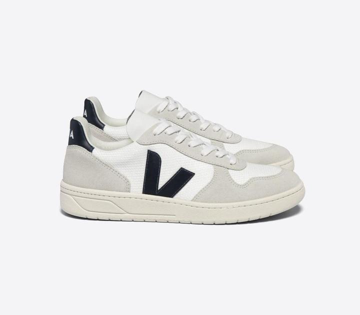 Actual product image Veja V-10 (36)