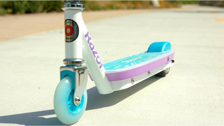 Actual product image Razor E-Scooter E Party Pop White/Purple (12 km/h, 6 km, 80 W)