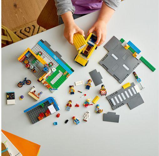 Image du produit LEGO École avec bus scolaire (60329, LEGO City)